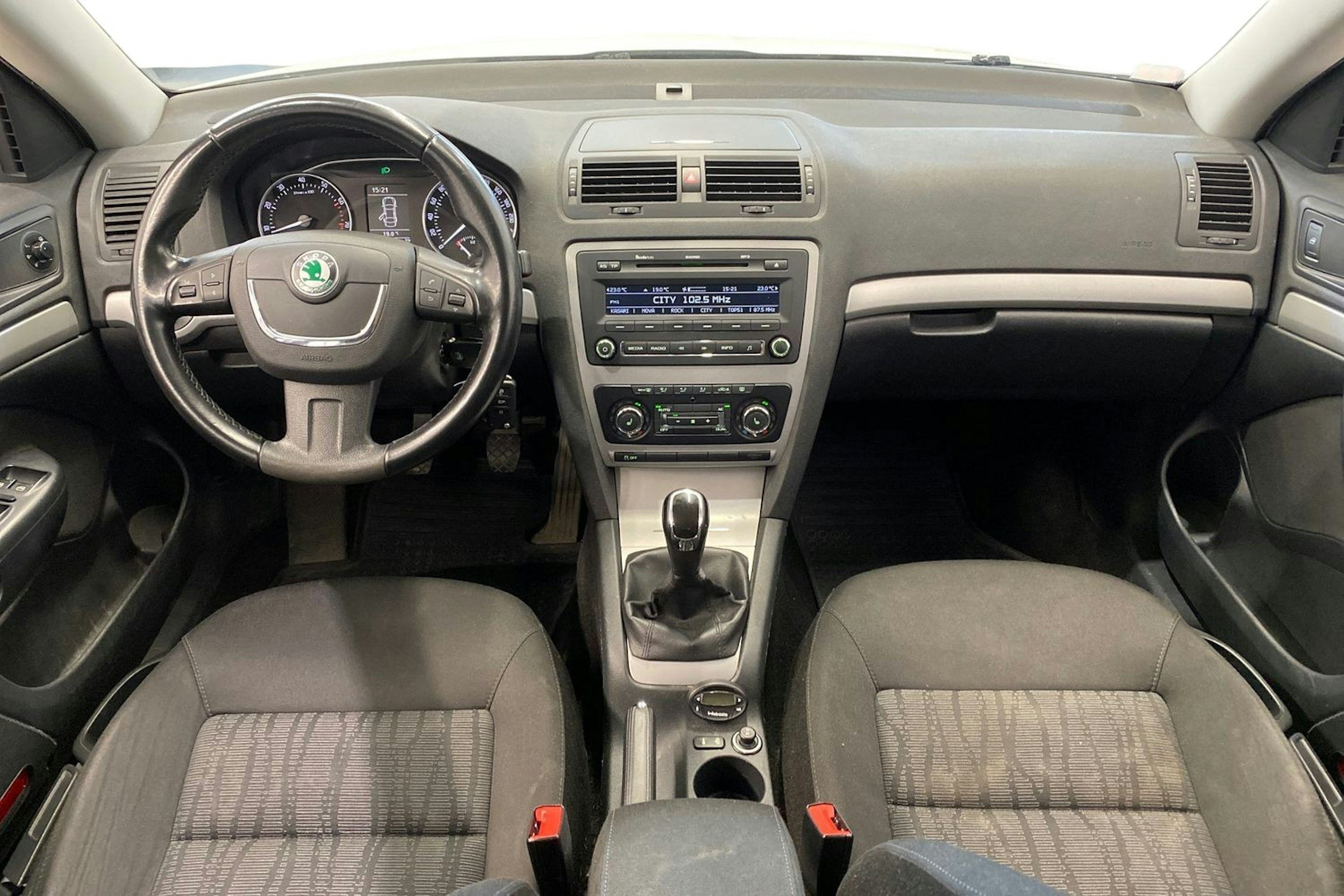 valkoinen Skoda Octavia 2011 kuva 9.