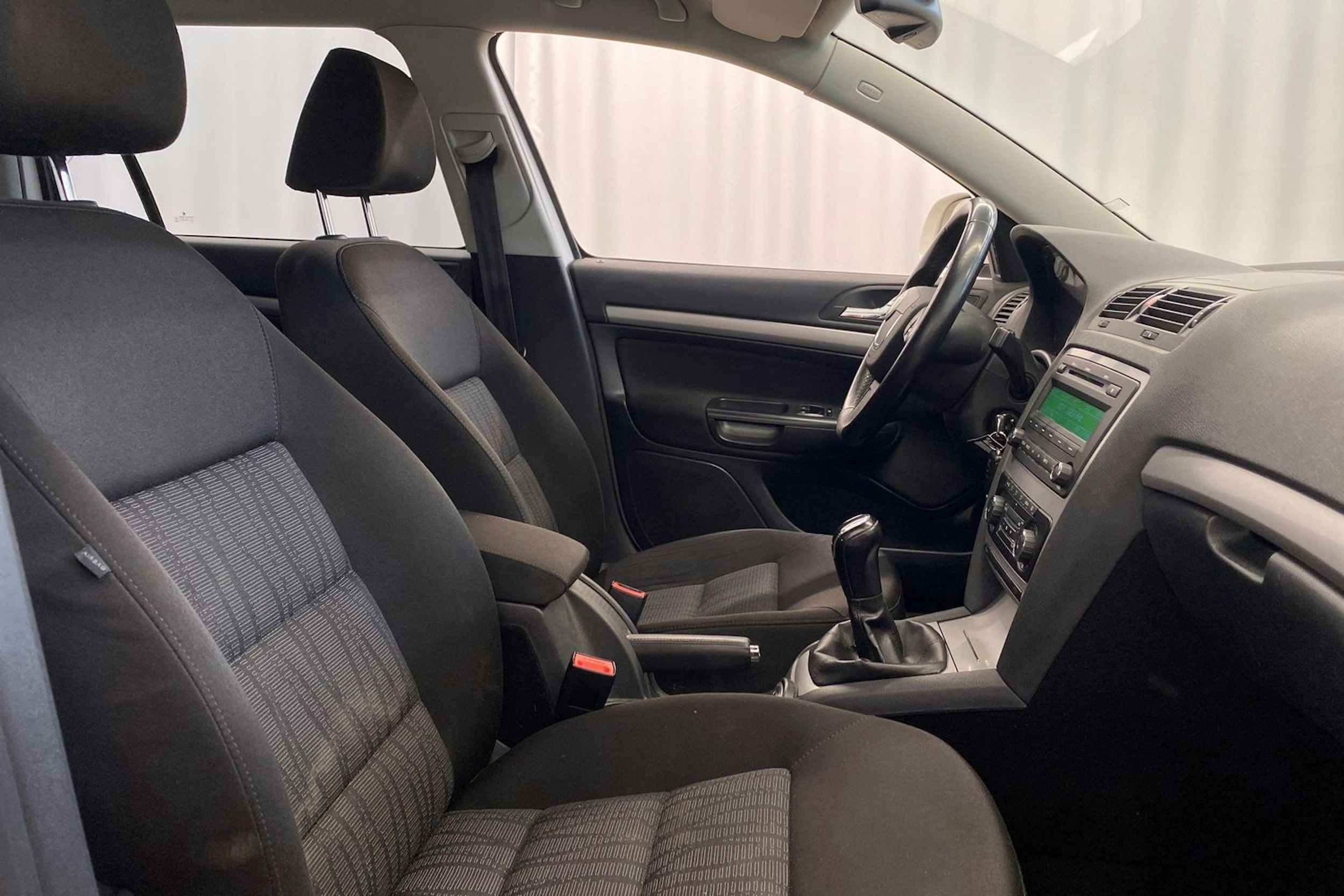 valkoinen Skoda Octavia 2011 kuva 15.