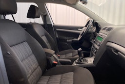 valkoinen Skoda Octavia 2011 kuva 15.