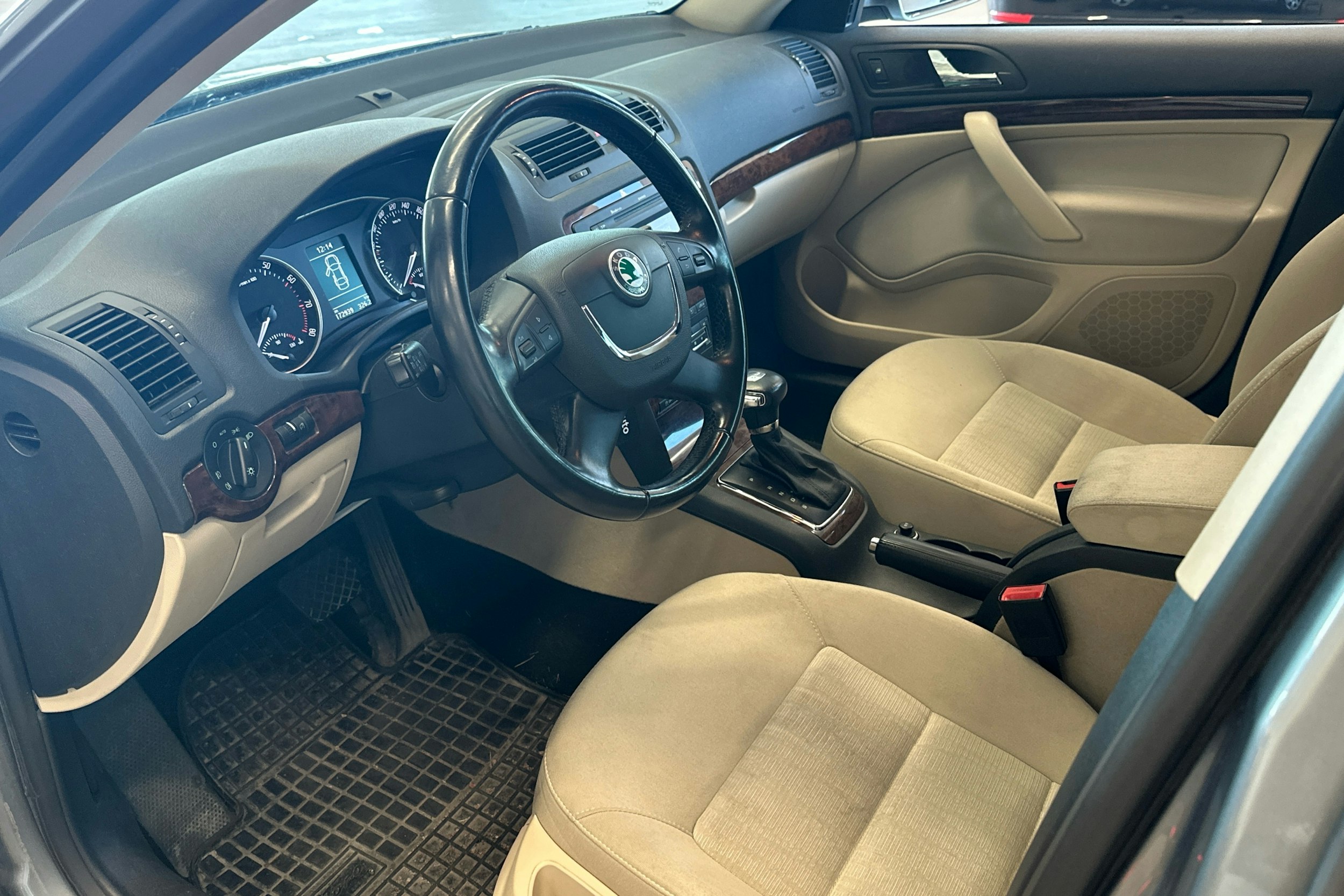 Hopea Skoda OCTAVIA 2011 kuva 3.