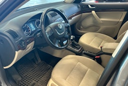 Hopea Skoda OCTAVIA 2011 kuva 3.