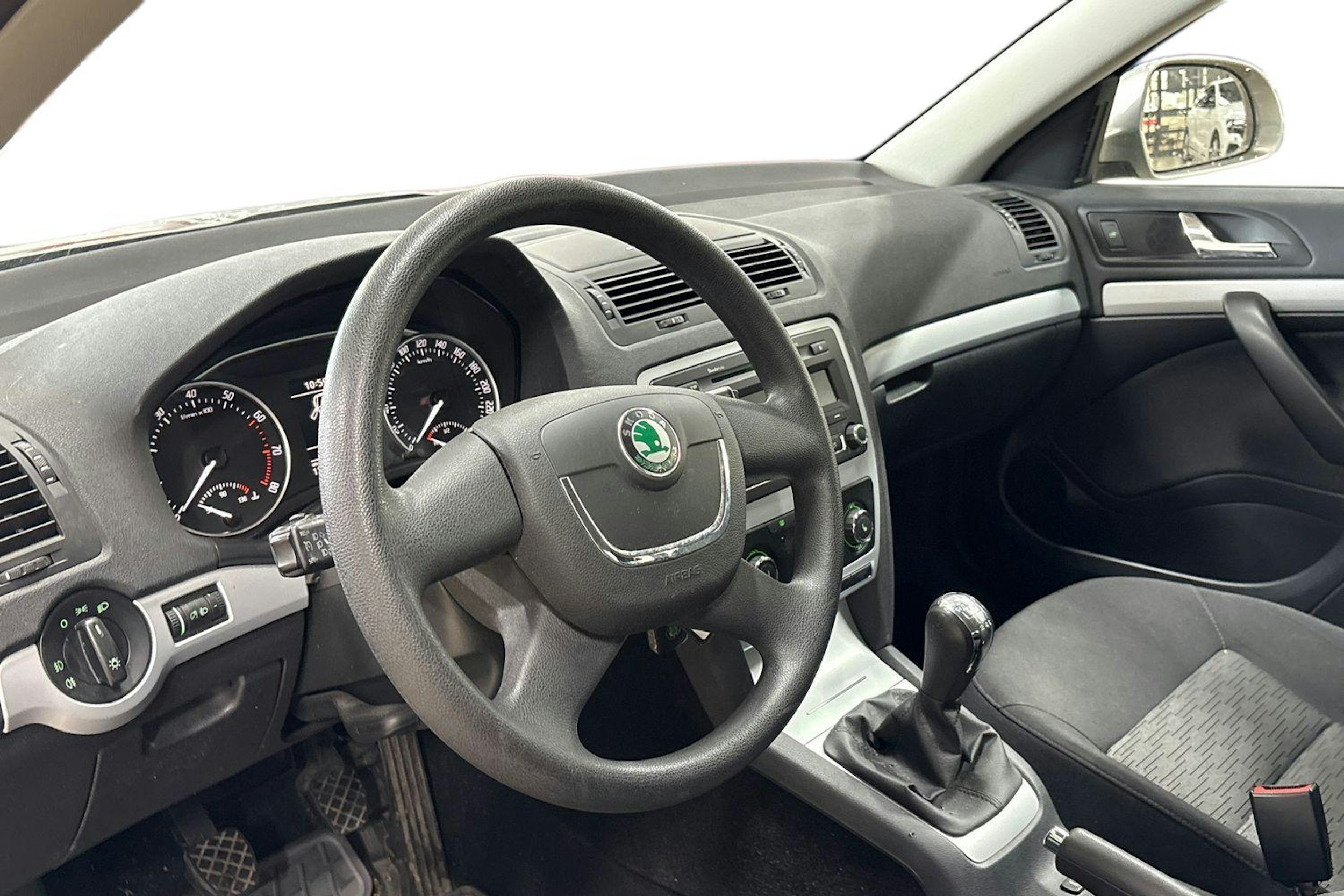 Ruskea (beige) Skoda OCTAVIA 2011 kuva 3.