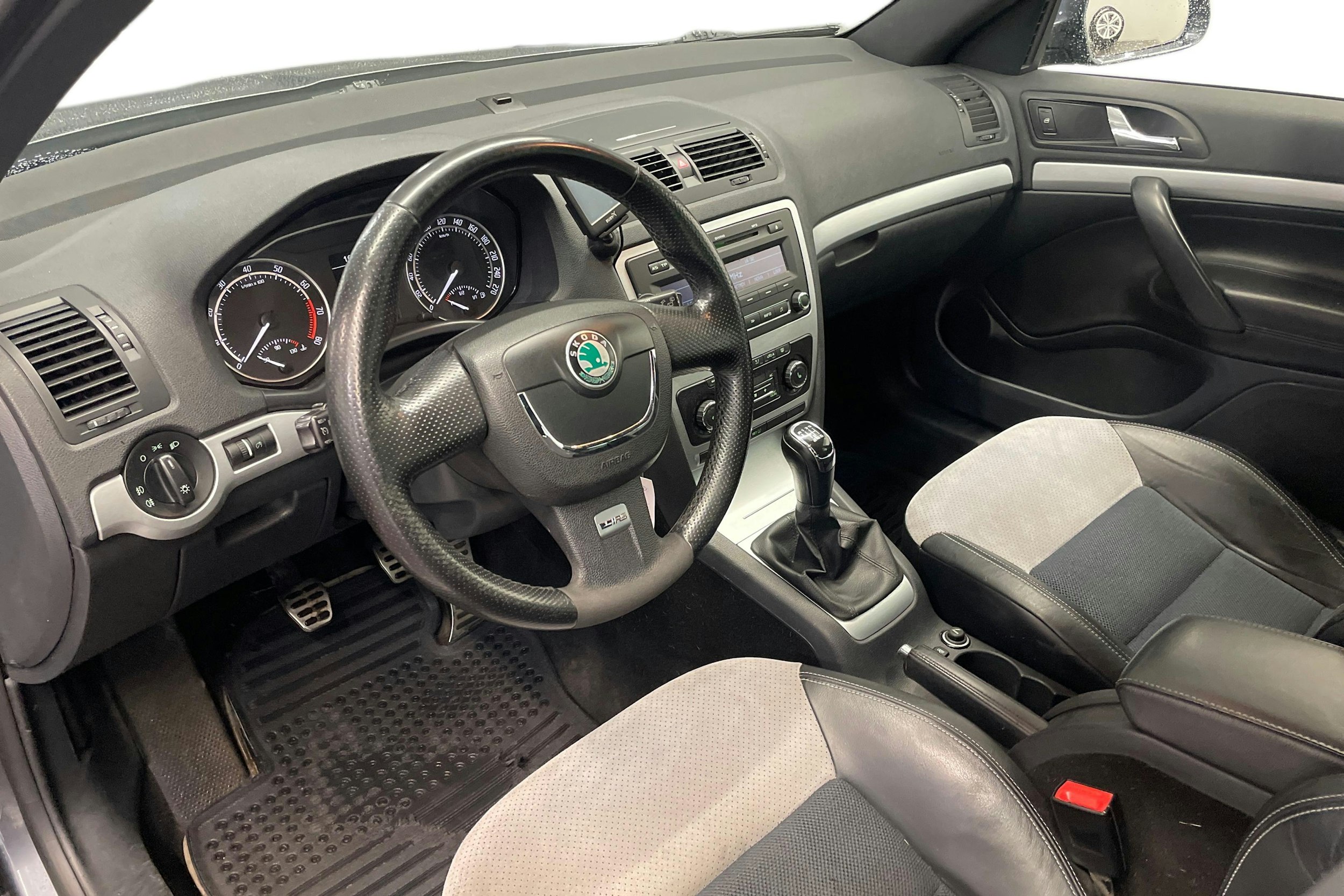 harmaa Skoda Octavia 2011 kuva 6.