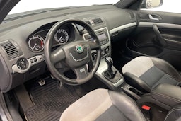 harmaa Skoda Octavia 2011 kuva 6.