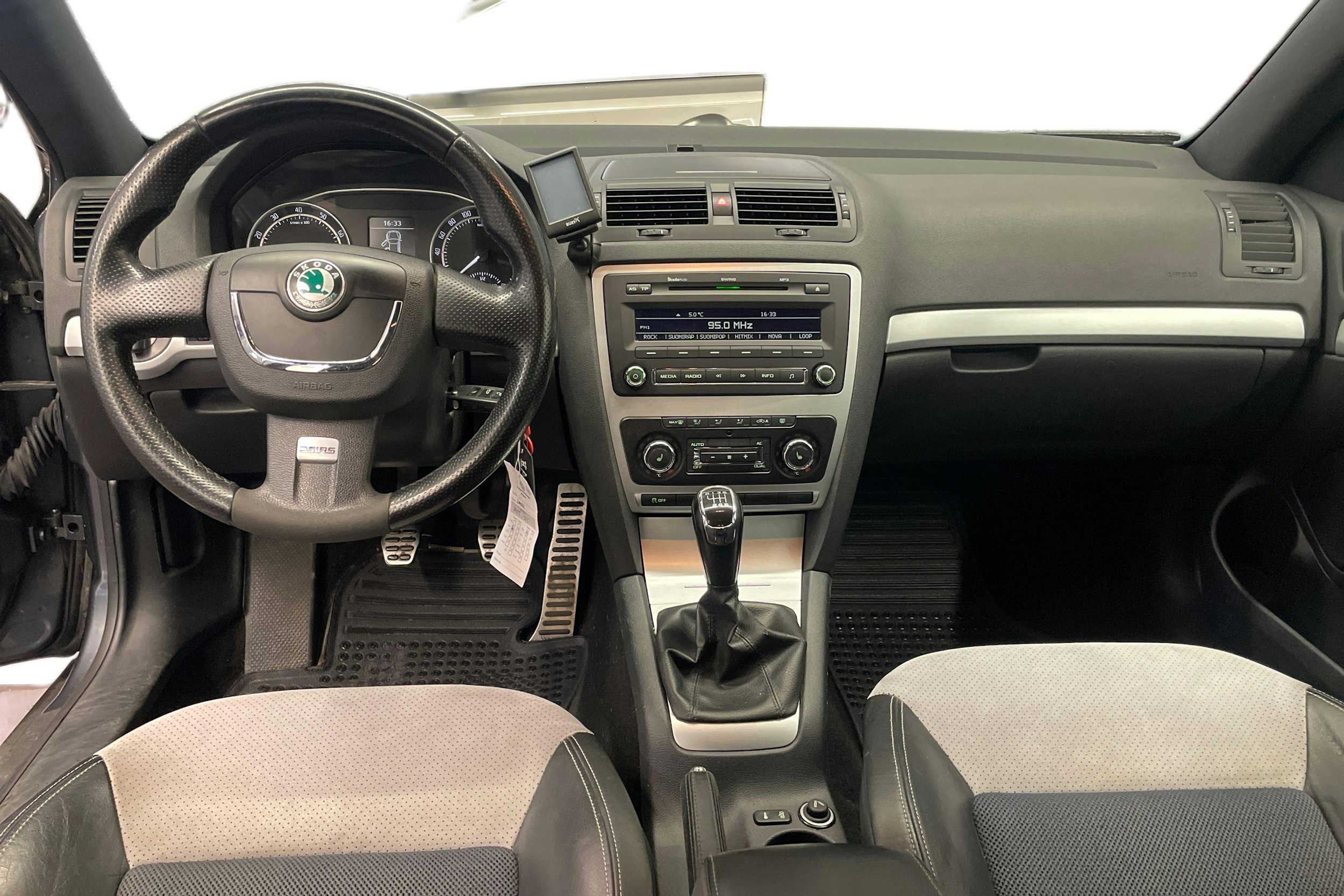 harmaa Skoda Octavia 2011 kuva 7.