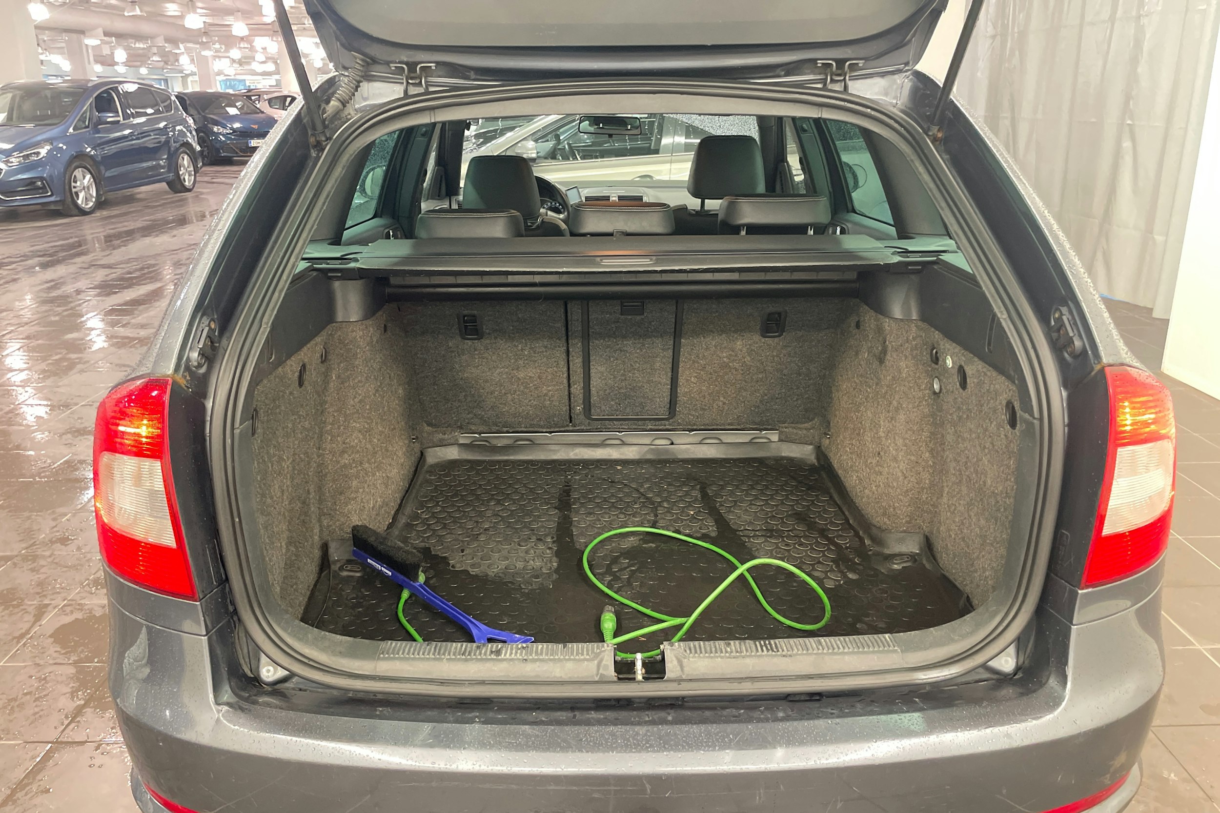 harmaa Skoda Octavia 2011 kuva 13.