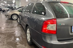 harmaa Skoda Octavia 2011 kuva 14.