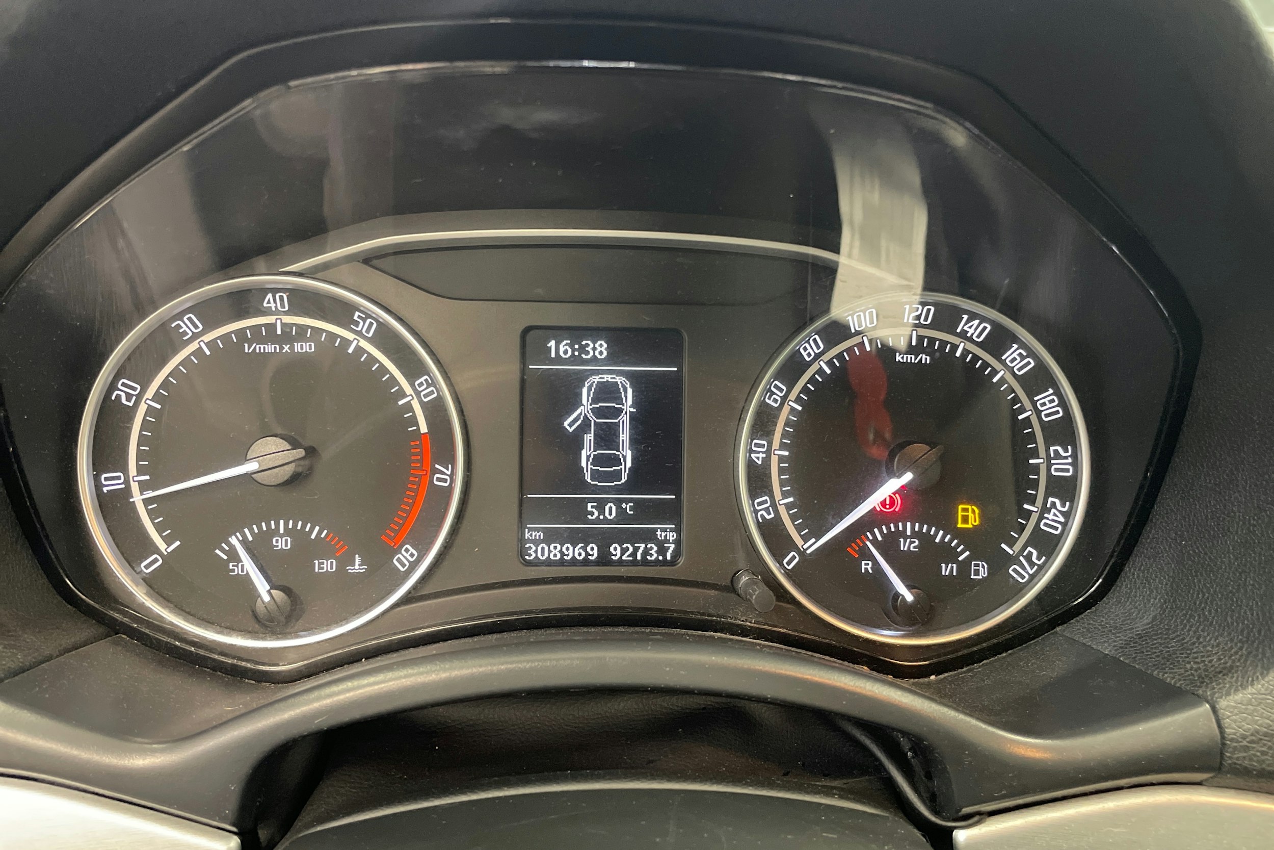 harmaa Skoda Octavia 2011 kuva 21.