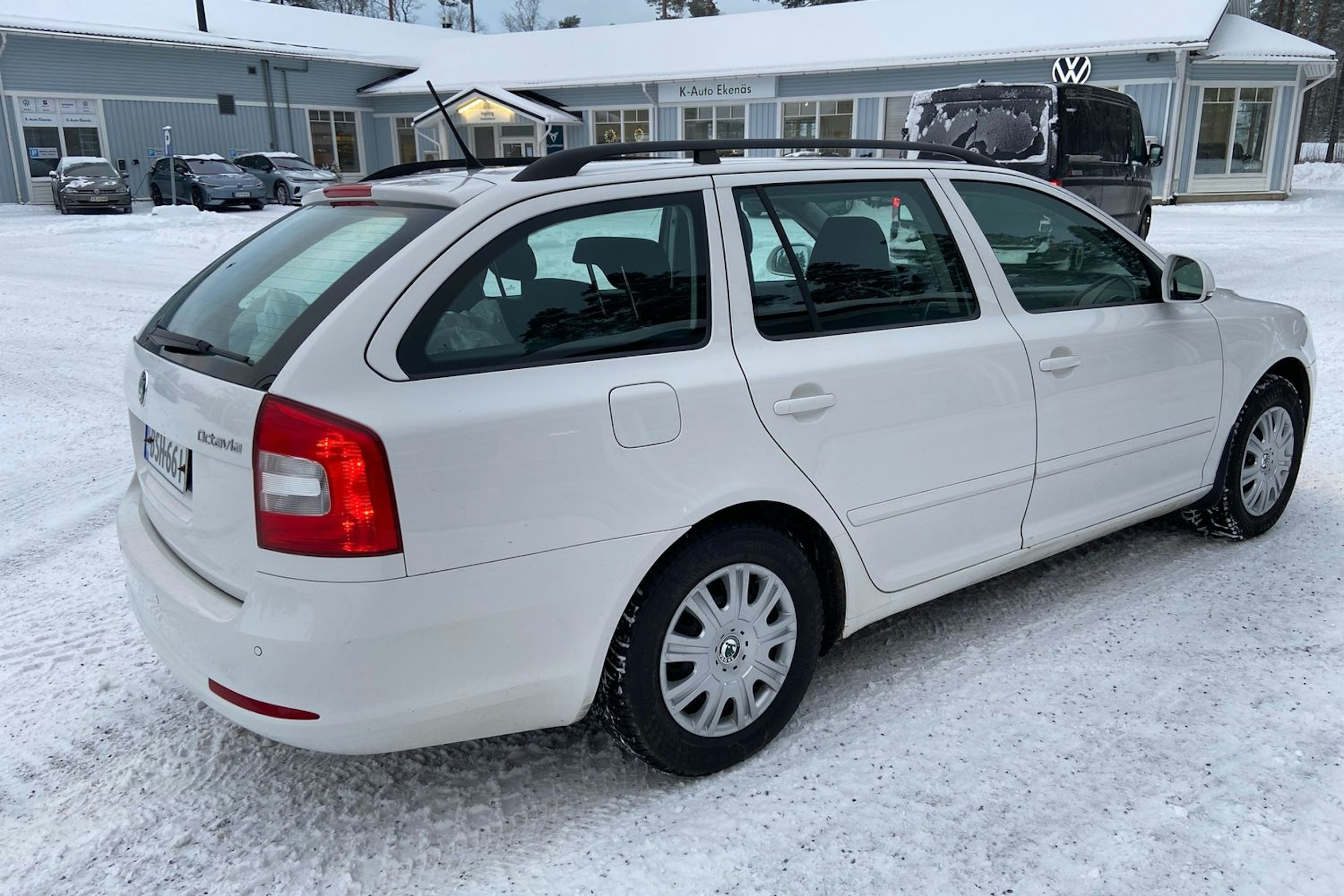 valkoinen Skoda Octavia 2012 kuva 17.