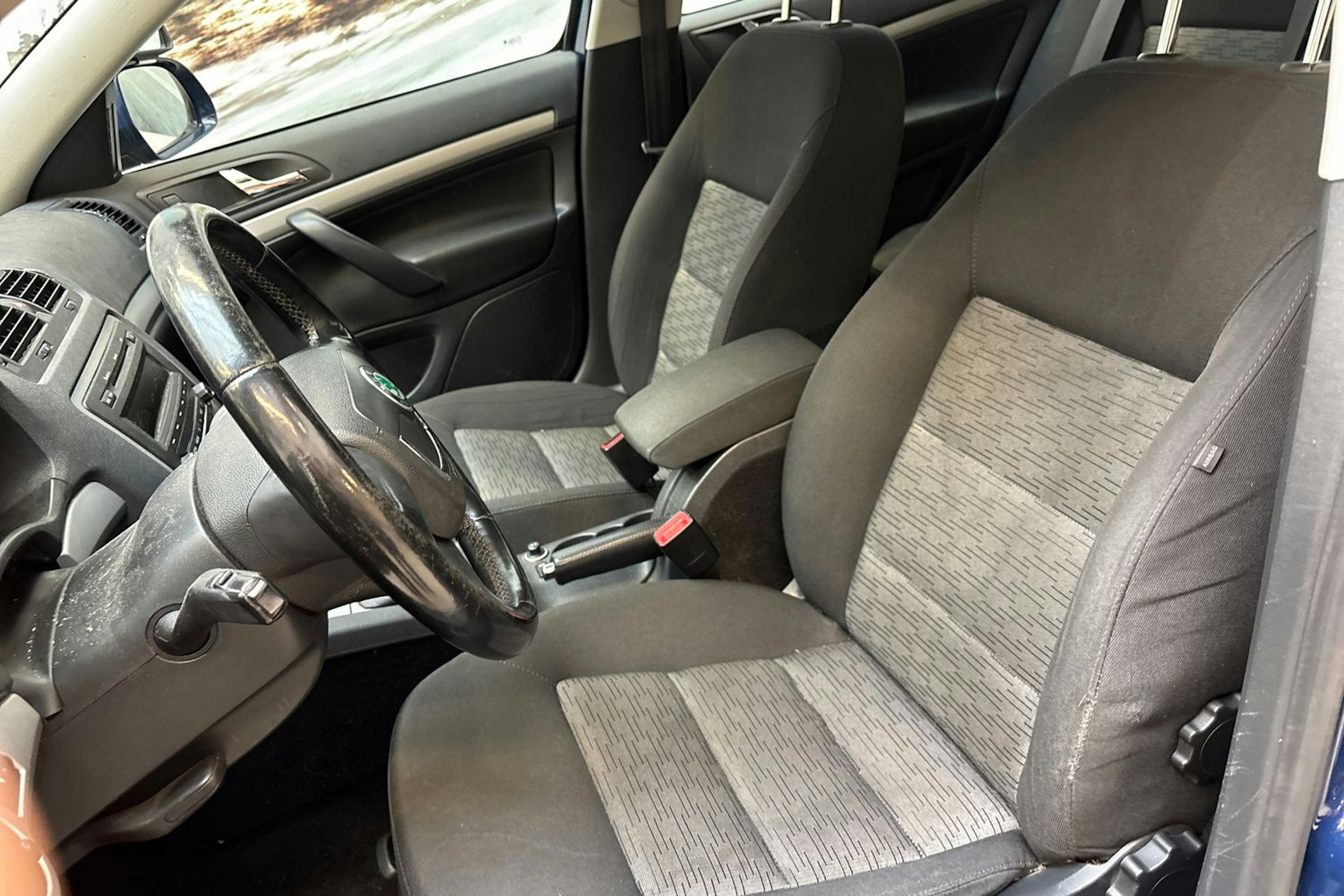 Sininen Skoda OCTAVIA 2012 kuva 16.