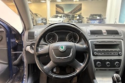 Sininen Skoda OCTAVIA 2012 kuva 17.