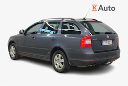 harmaa Skoda Octavia 2012 kuva 2.