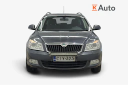 harmaa Skoda Octavia 2012 kuva 4.