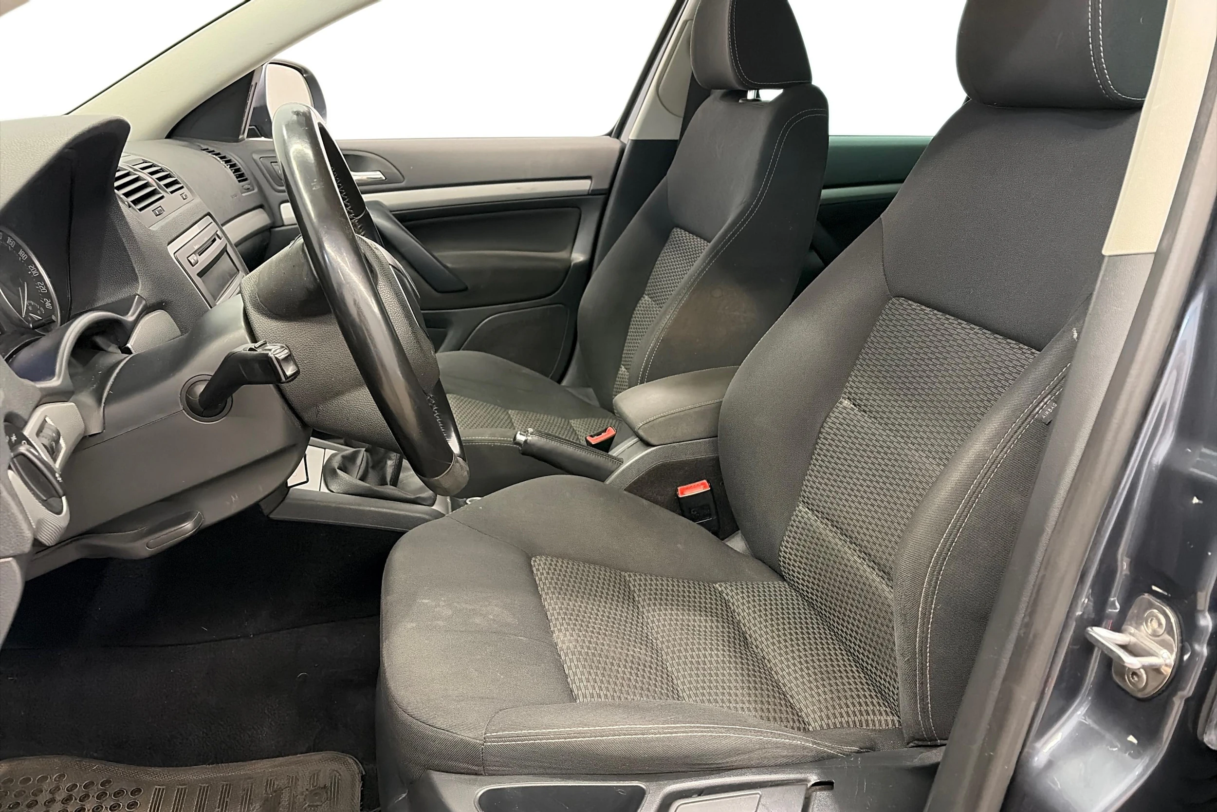 harmaa Skoda Octavia 2012 kuva 6.