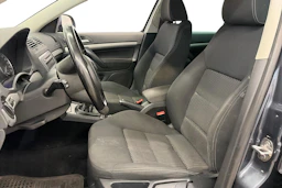 harmaa Skoda Octavia 2012 kuva 6.