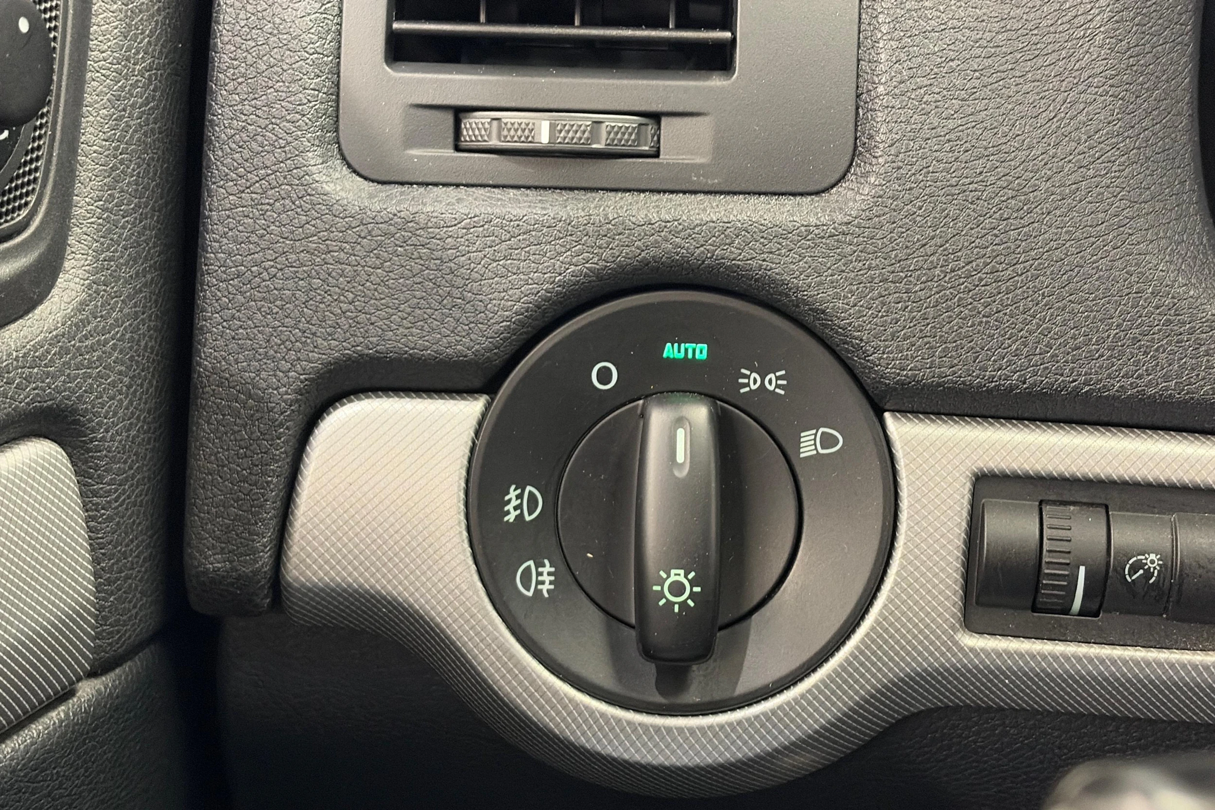 harmaa Skoda Octavia 2012 kuva 9.