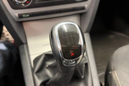 harmaa Skoda Octavia 2012 kuva 14.