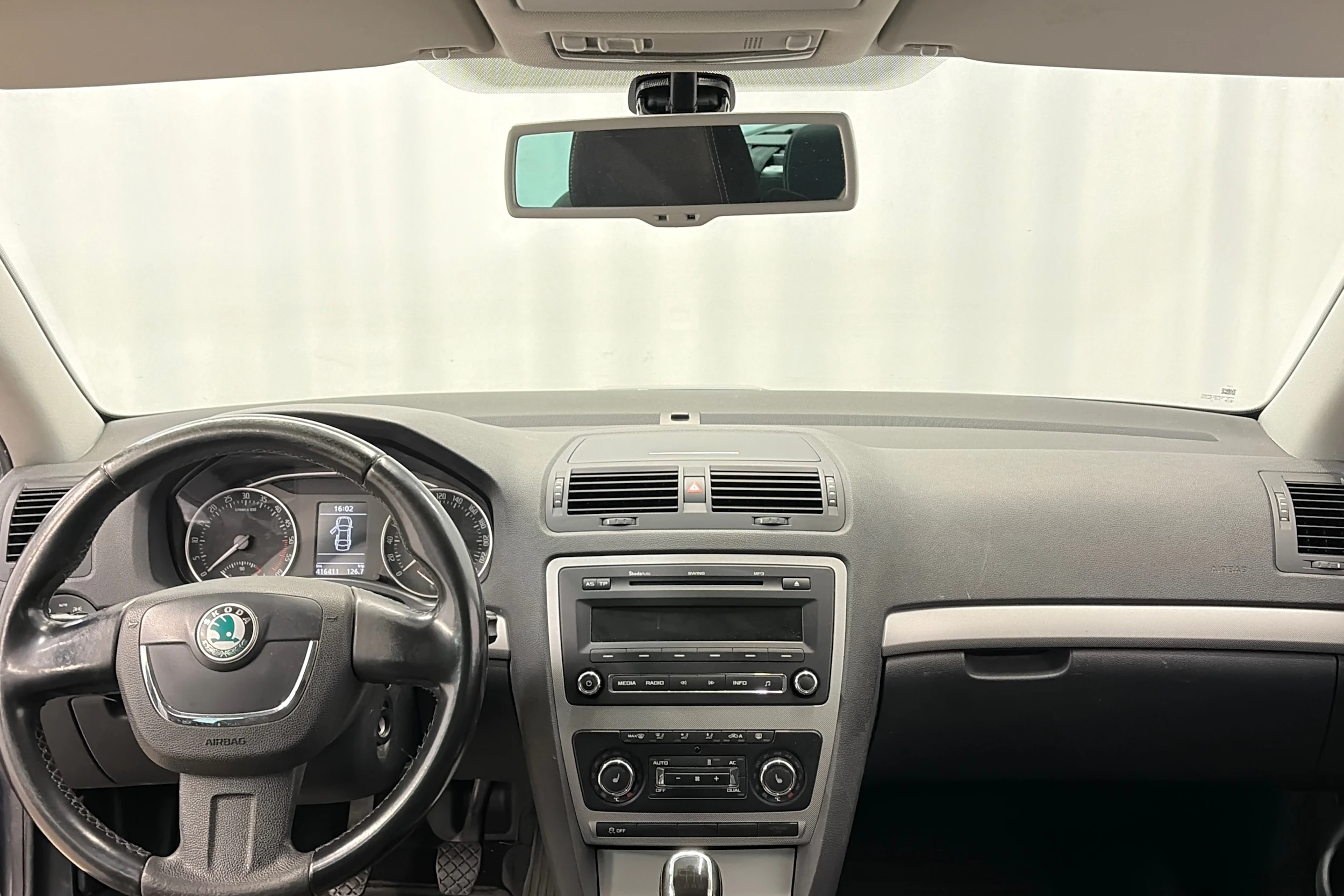 harmaa Skoda Octavia 2012 kuva 15.