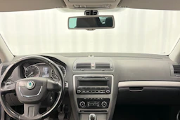 harmaa Skoda Octavia 2012 kuva 15.