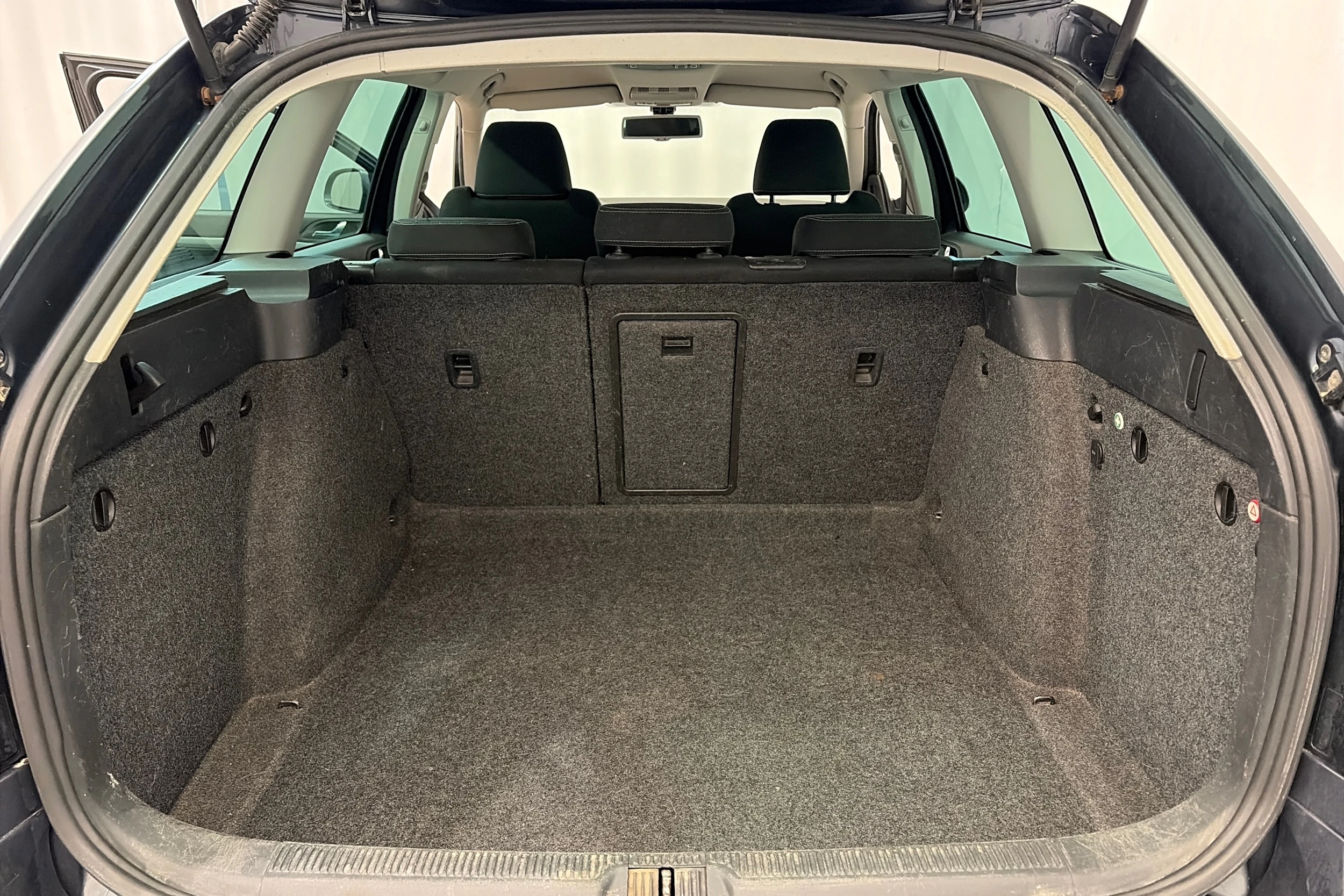 harmaa Skoda Octavia 2012 kuva 16.