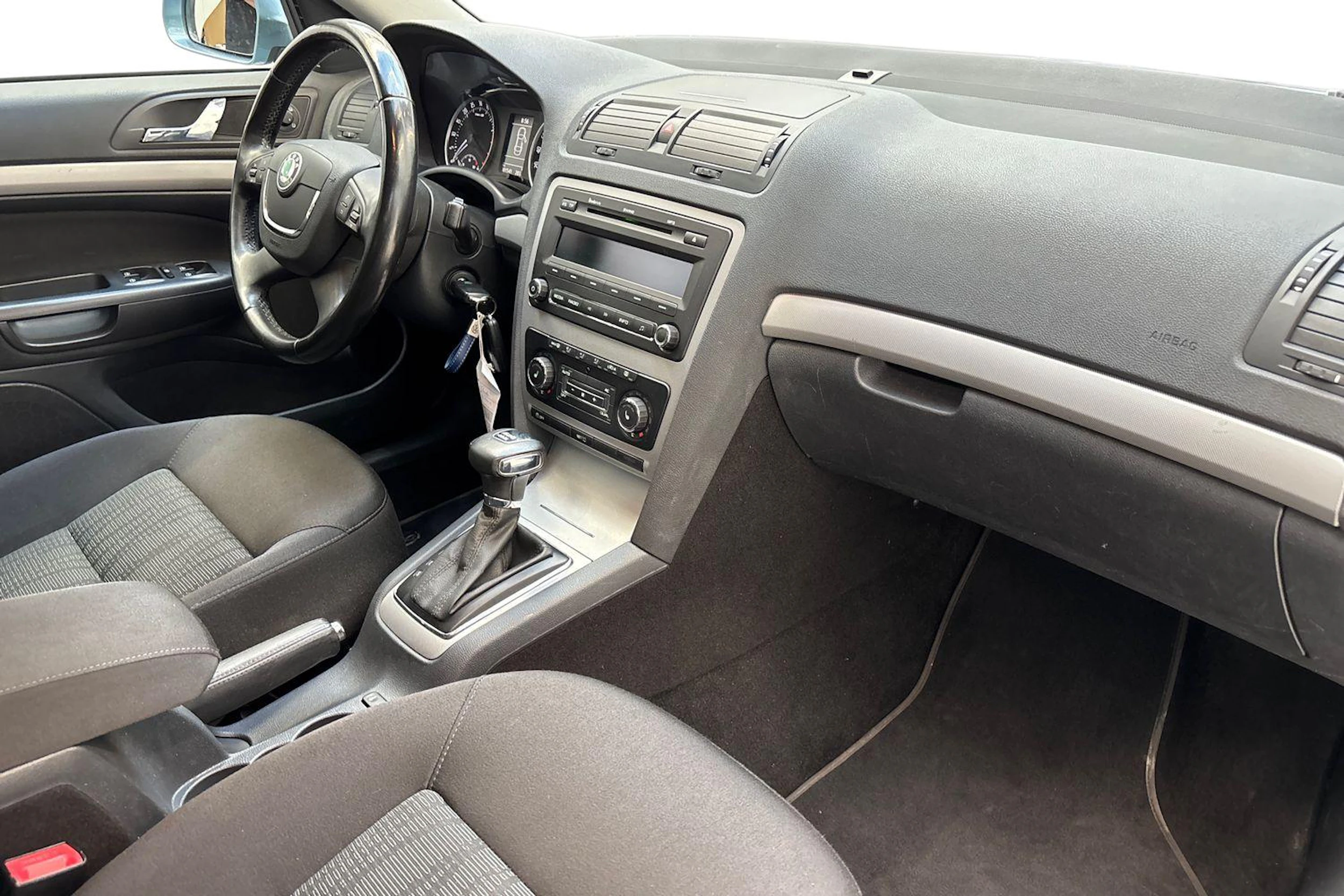 harmaa Skoda Octavia 2012 kuva 9.