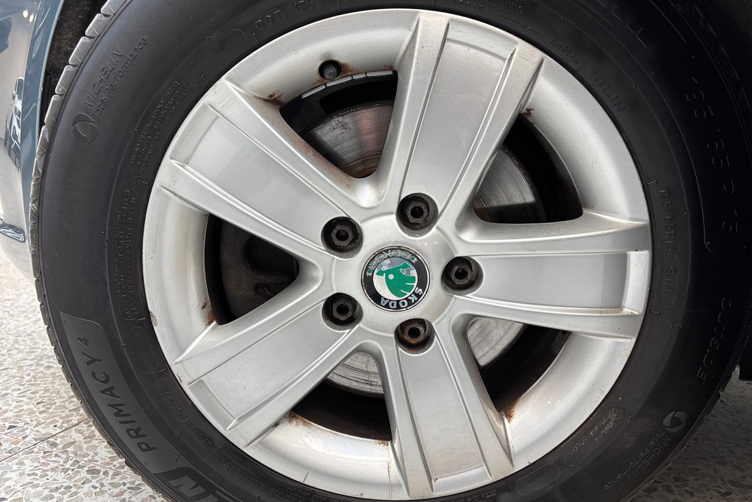harmaa Skoda Octavia 2012 kuva 13.