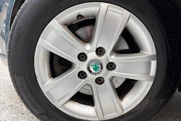 harmaa Skoda Octavia 2012 kuva 13.
