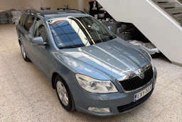 harmaa Skoda Octavia 2012 kuva 17.