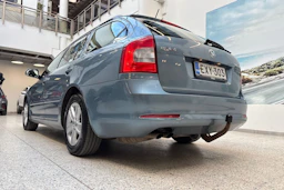 harmaa Skoda Octavia 2012 kuva 22.