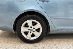 harmaa Skoda Octavia 2012 kuva 24.