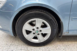 harmaa Skoda Octavia 2012 kuva 26.