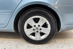 harmaa Skoda Octavia 2012 kuva 27.