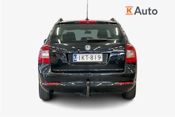 musta Skoda Octavia 2012 kuva 3.