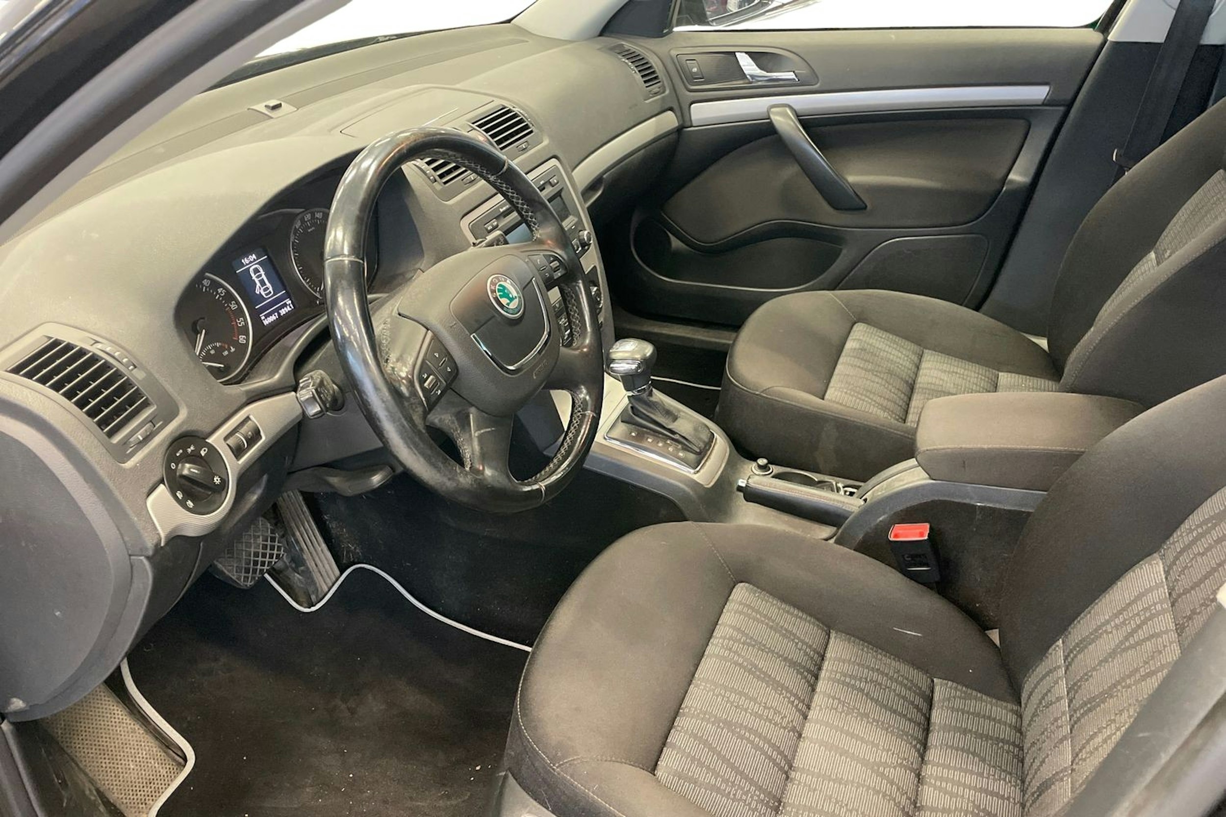 musta Skoda Octavia 2012 kuva 6.