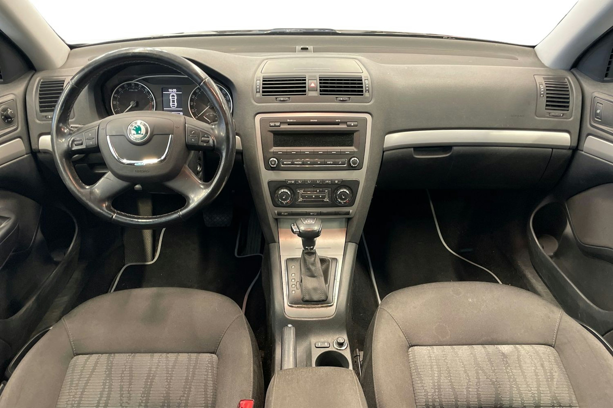musta Skoda Octavia 2012 kuva 7.