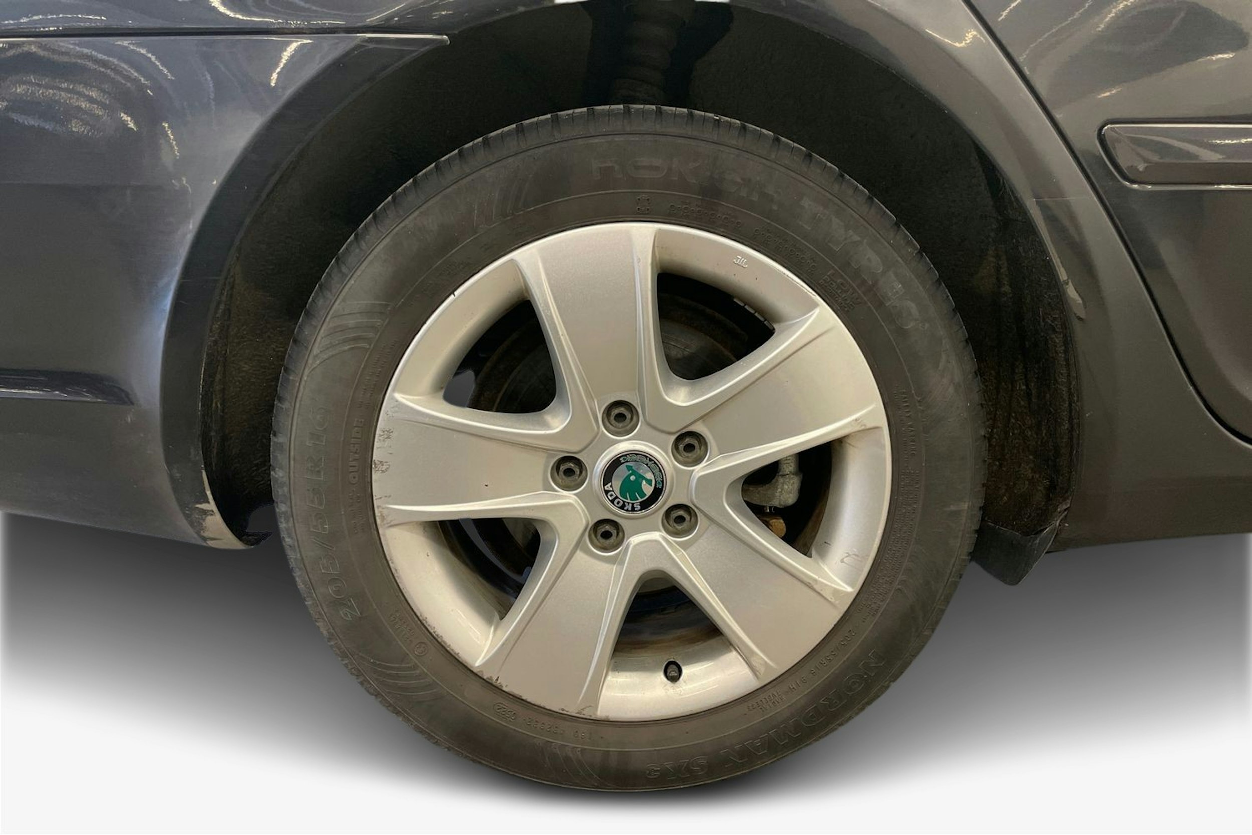 musta Skoda Octavia 2012 kuva 9.