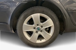 musta Skoda Octavia 2012 kuva 9.