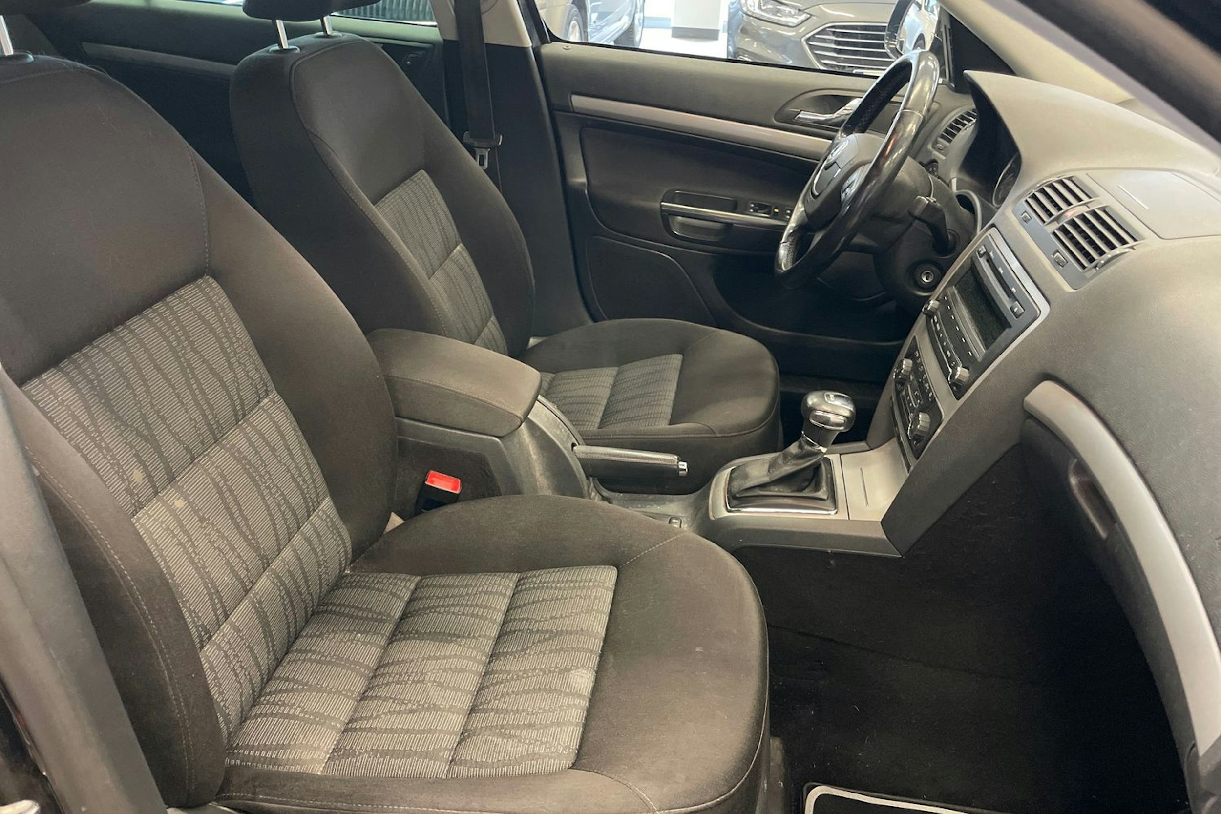 musta Skoda Octavia 2012 kuva 12.