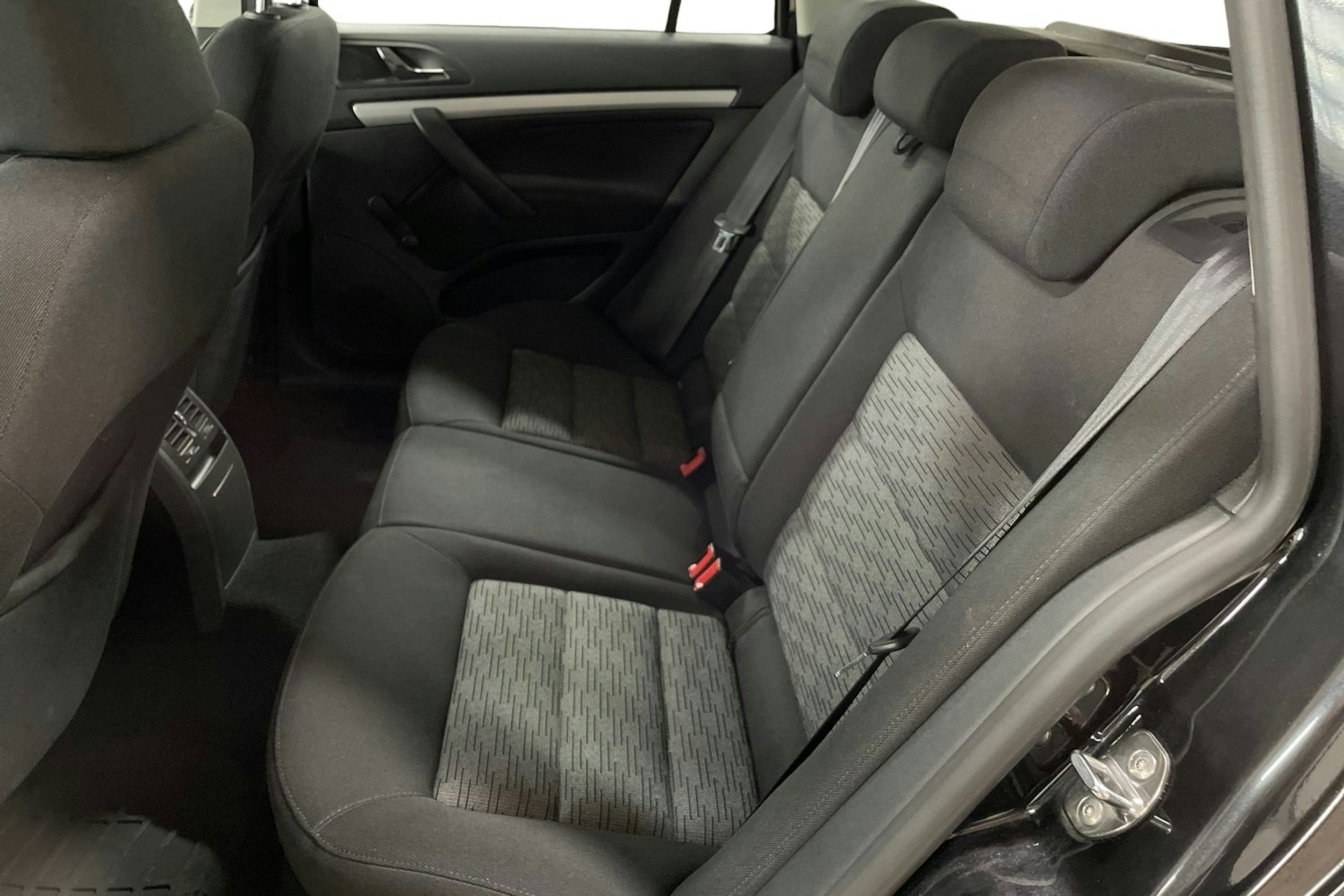 musta Skoda Octavia 2012 kuva 10.