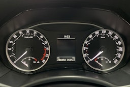 musta Skoda Octavia 2012 kuva 15.