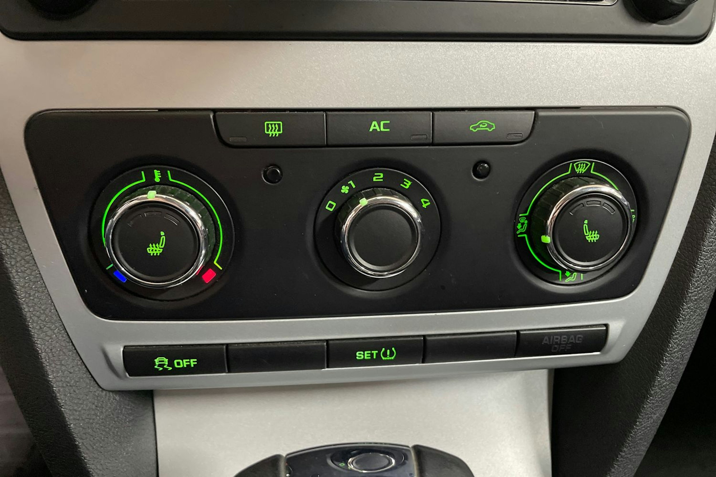 musta Skoda Octavia 2012 kuva 17.