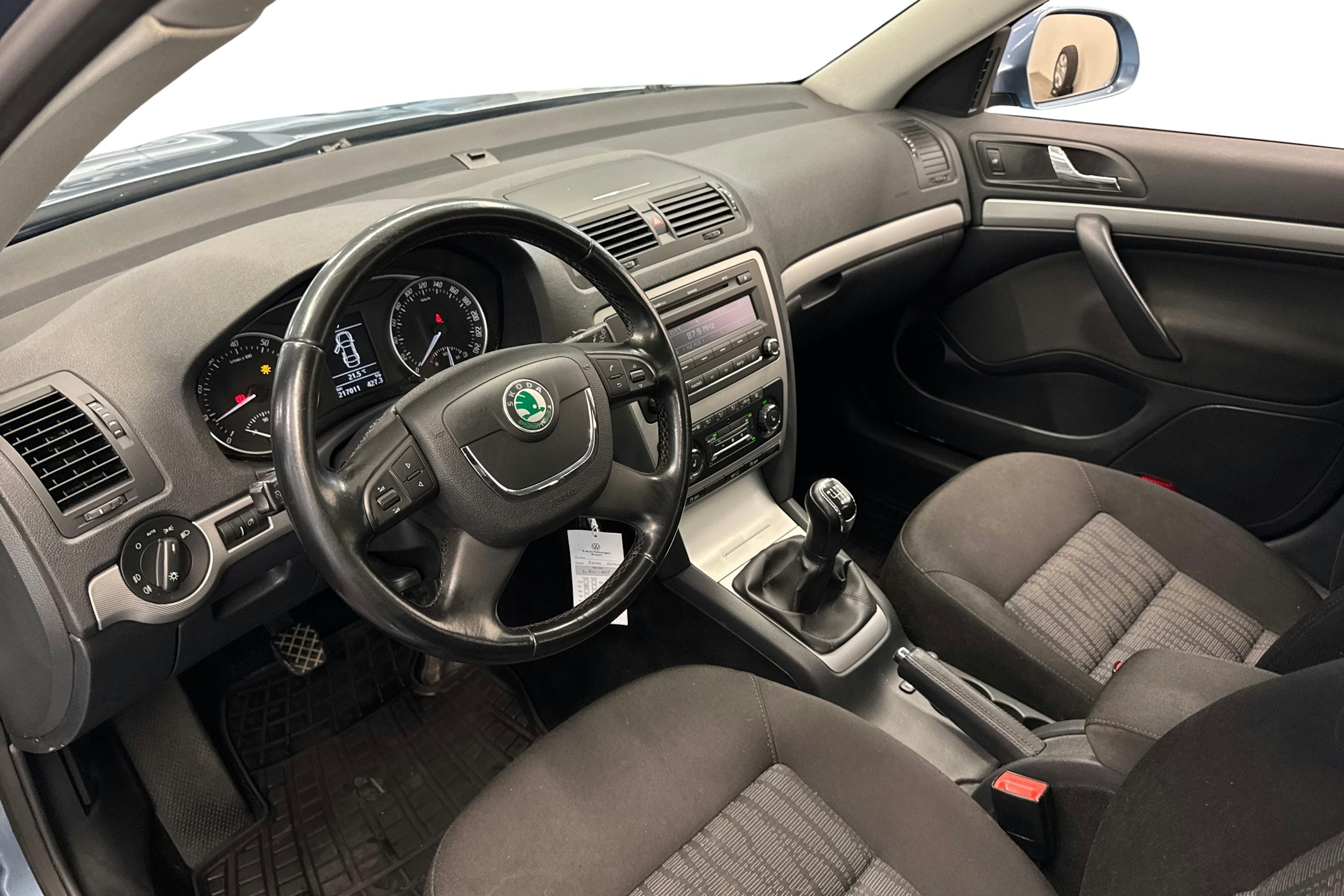 Harmaa Skoda OCTAVIA 2012 kuva 7.