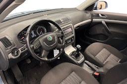 Harmaa Skoda OCTAVIA 2012 kuva 7.