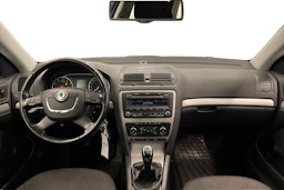 Harmaa Skoda OCTAVIA 2012 kuva 9.
