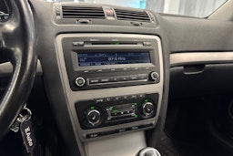 Harmaa Skoda OCTAVIA 2012 kuva 25.
