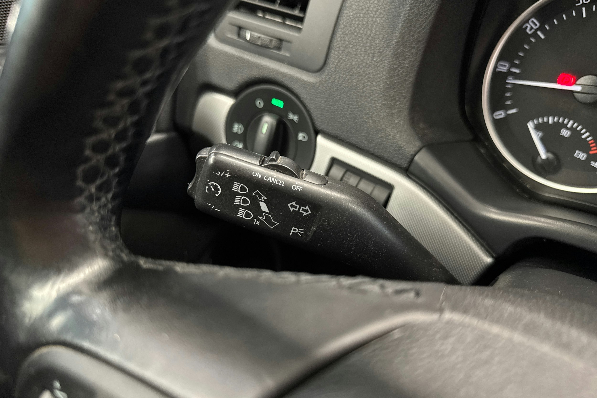 Harmaa Skoda OCTAVIA 2012 kuva 27.