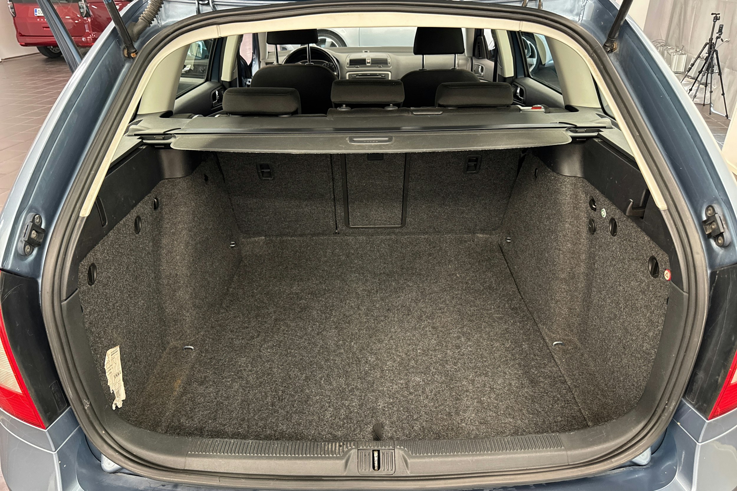 Harmaa Skoda OCTAVIA 2012 kuva 30.