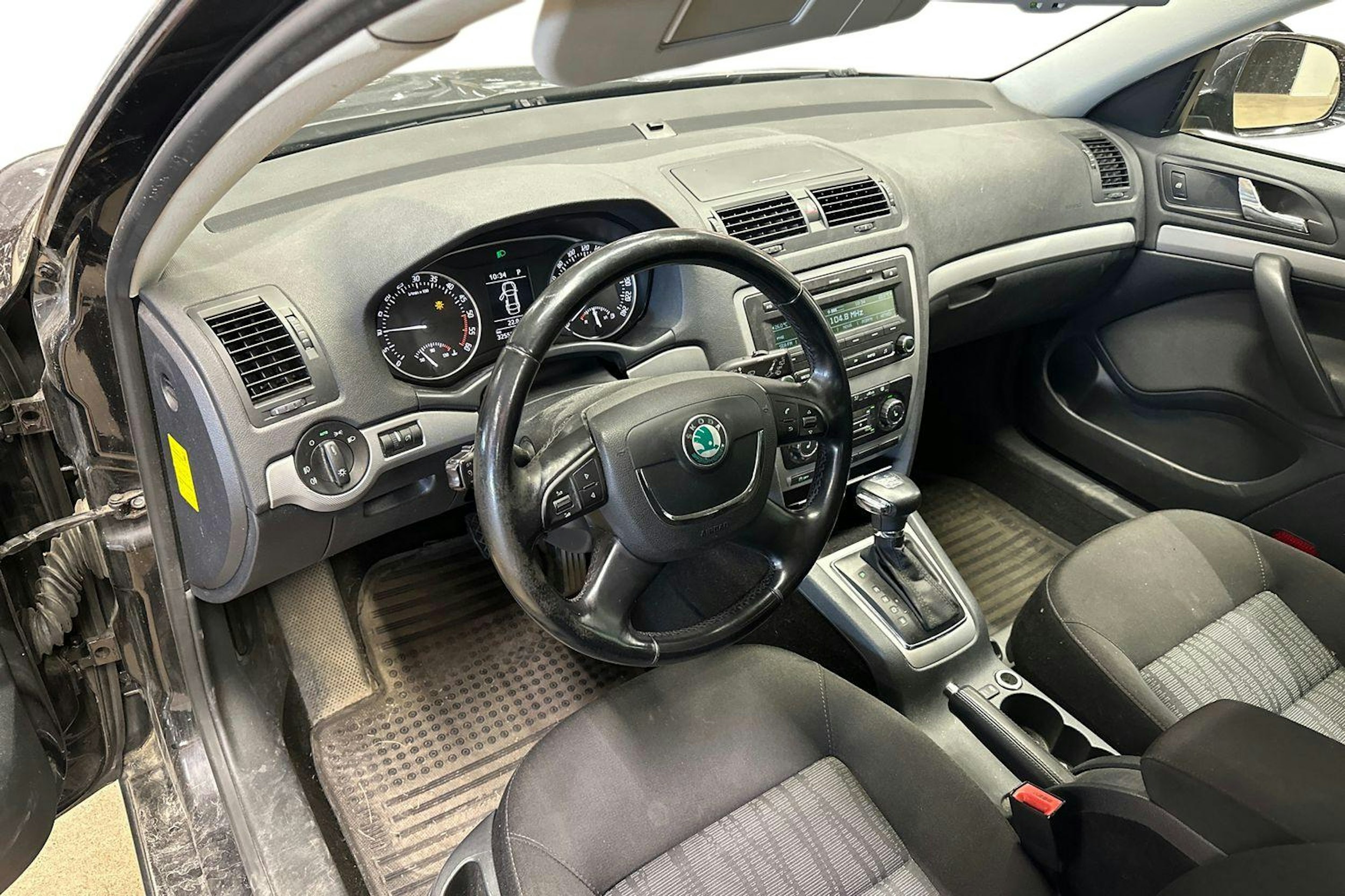 musta Skoda Octavia 2012 kuva 3.