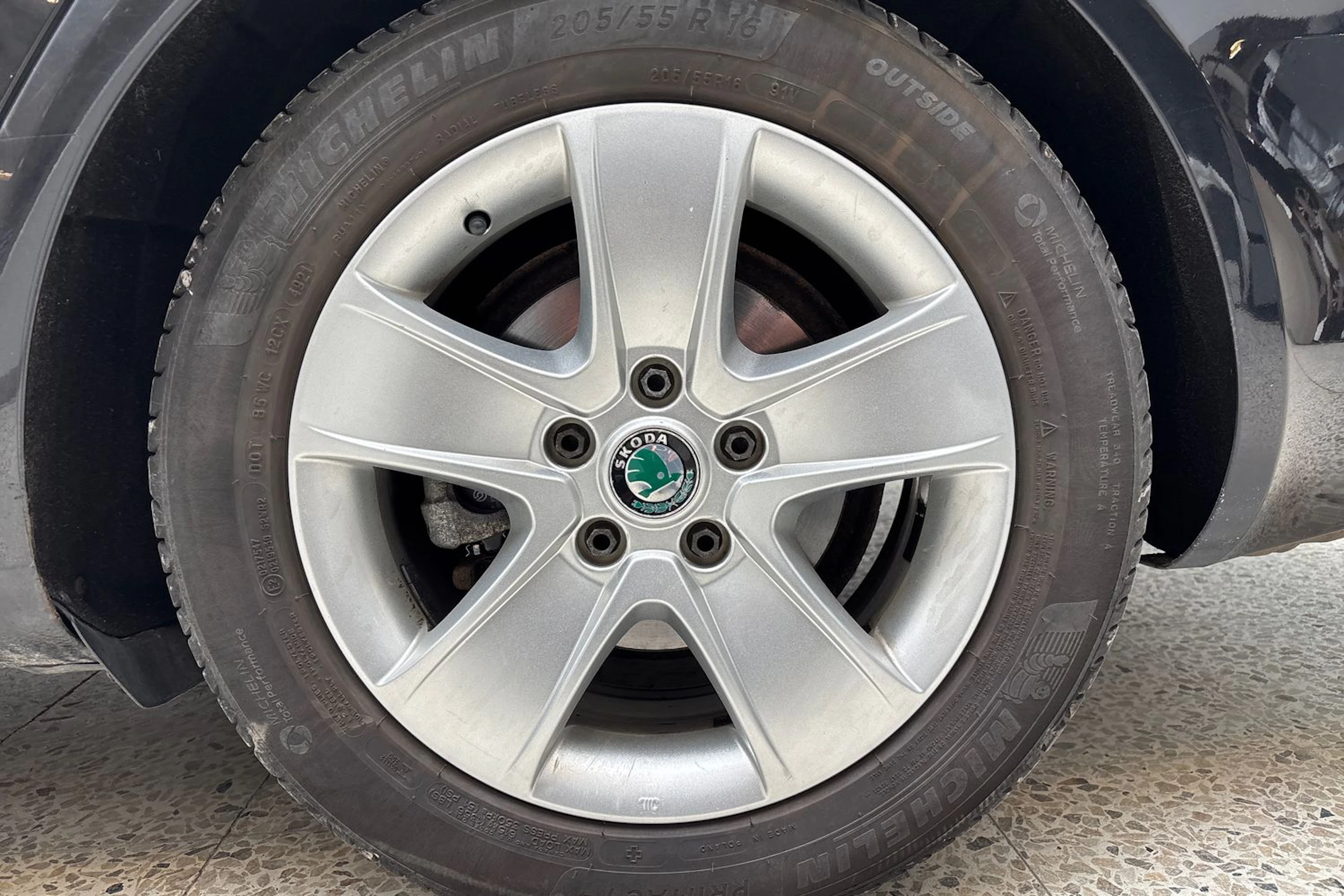 Musta Skoda OCTAVIA 2012 kuva 10.