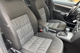 Musta Skoda OCTAVIA 2012 kuva 13.